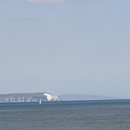 Beachfront Apartment With Bbq Sun Deck Bournemouth Esterno foto