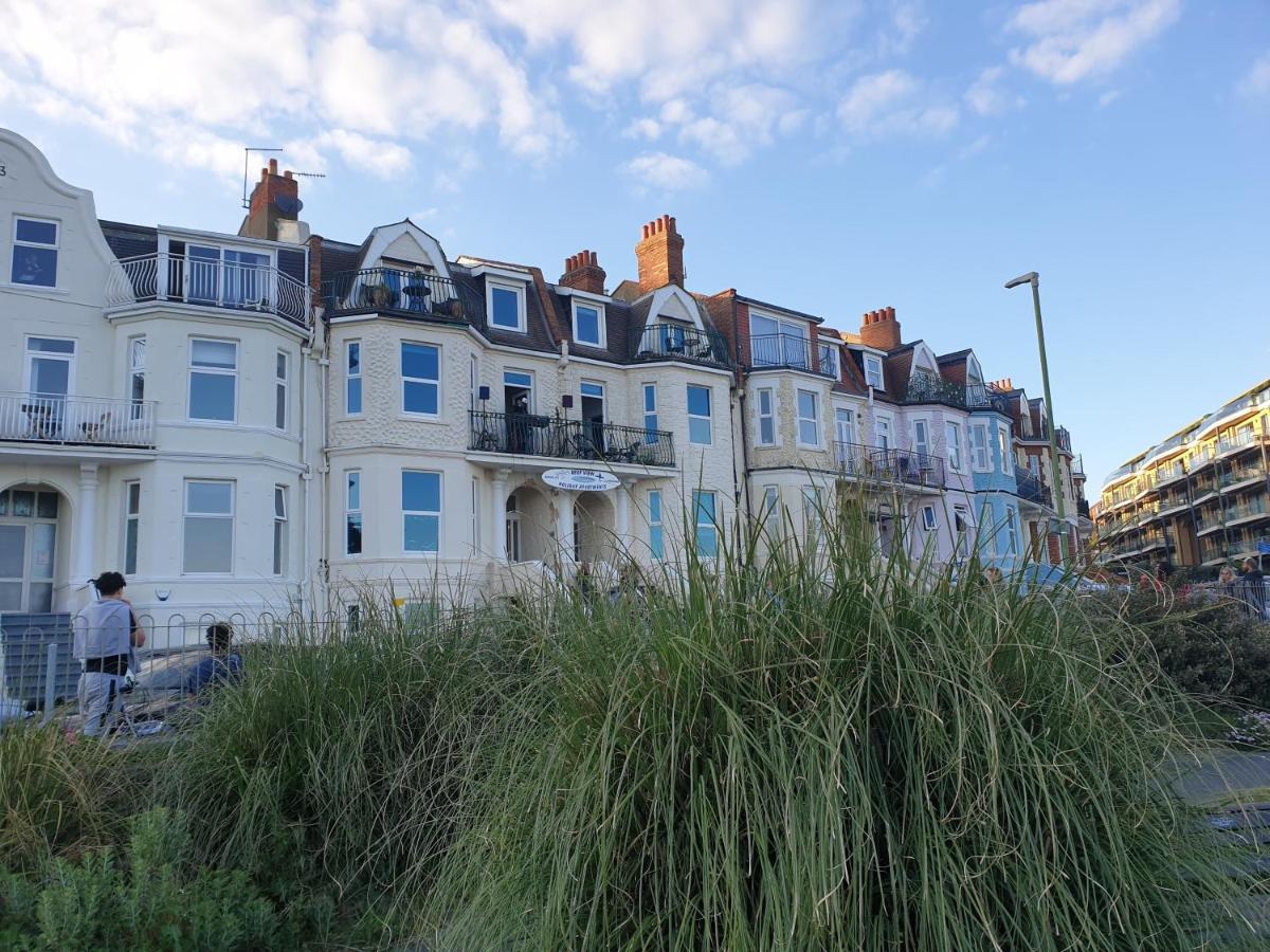 Beachfront Apartment With Bbq Sun Deck Bournemouth Esterno foto