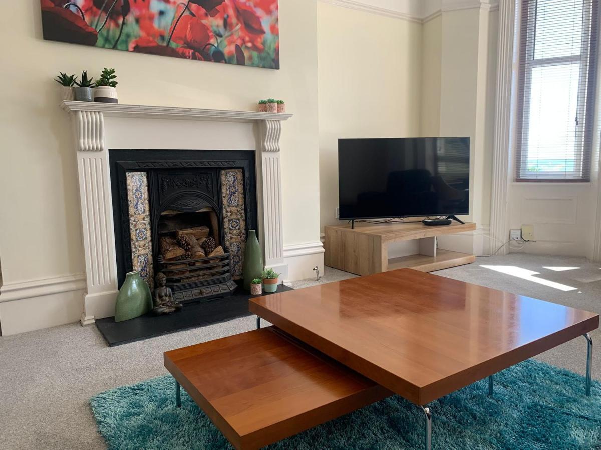 Beachfront Apartment With Bbq Sun Deck Bournemouth Esterno foto