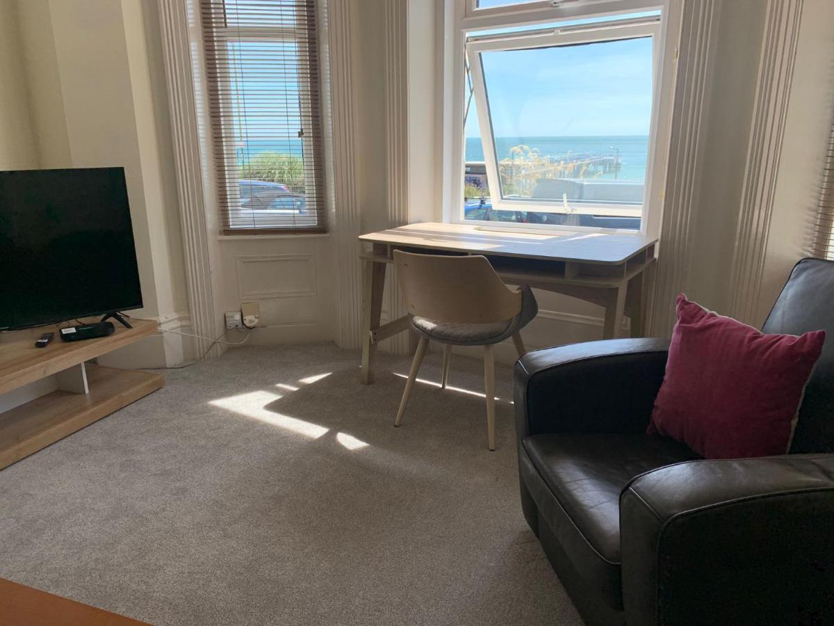 Beachfront Apartment With Bbq Sun Deck Bournemouth Esterno foto