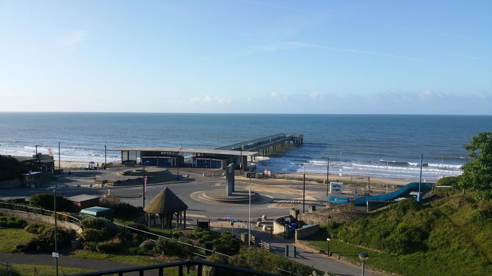 Beachfront Apartment With Bbq Sun Deck Bournemouth Esterno foto